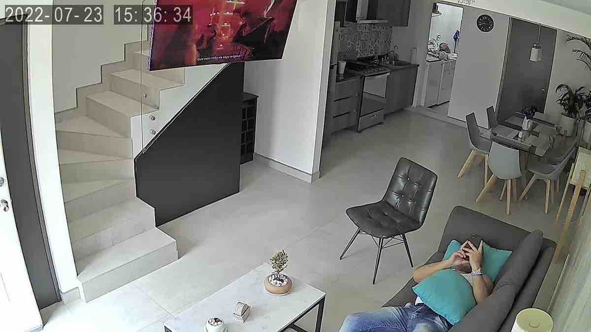 Guarromantico_'s tweet image. *Debe ser bien emocionante vivir solo*

Yo, todos los días: