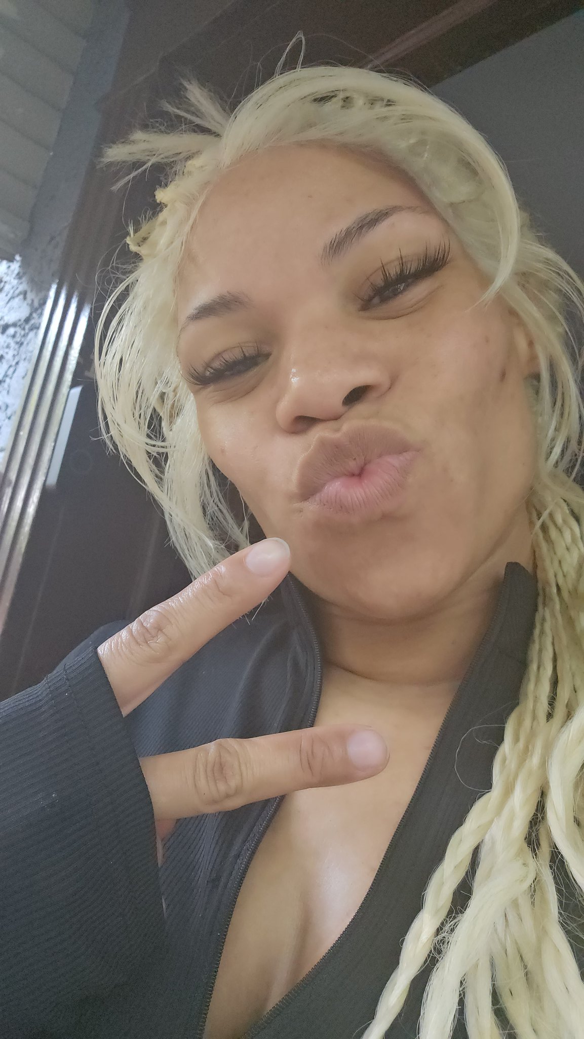 Add me on https://t.co/VqReD73aTU so we can talk! My username is AngelG#4808.https://t.co/FaKDaDyk7F https://t.co/kXmvm58jkz