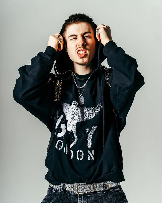 Andrew | Werewolves?? tweet media