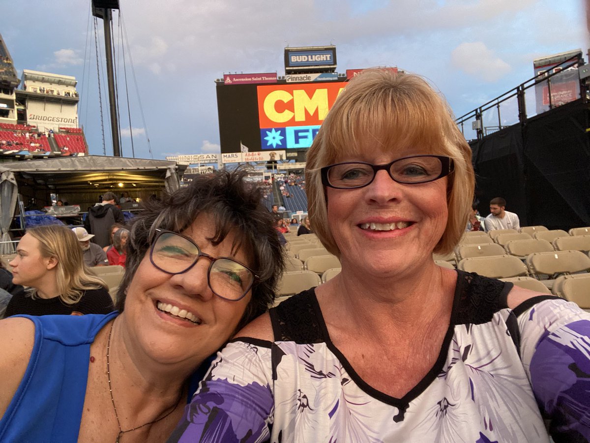 oktlrnv's tweet photo. #ChevyCMA Tammy and Pat upgrade us! @Chevrolet #CMAFEST@Chevy https://t.co/kKA2x2HPOW