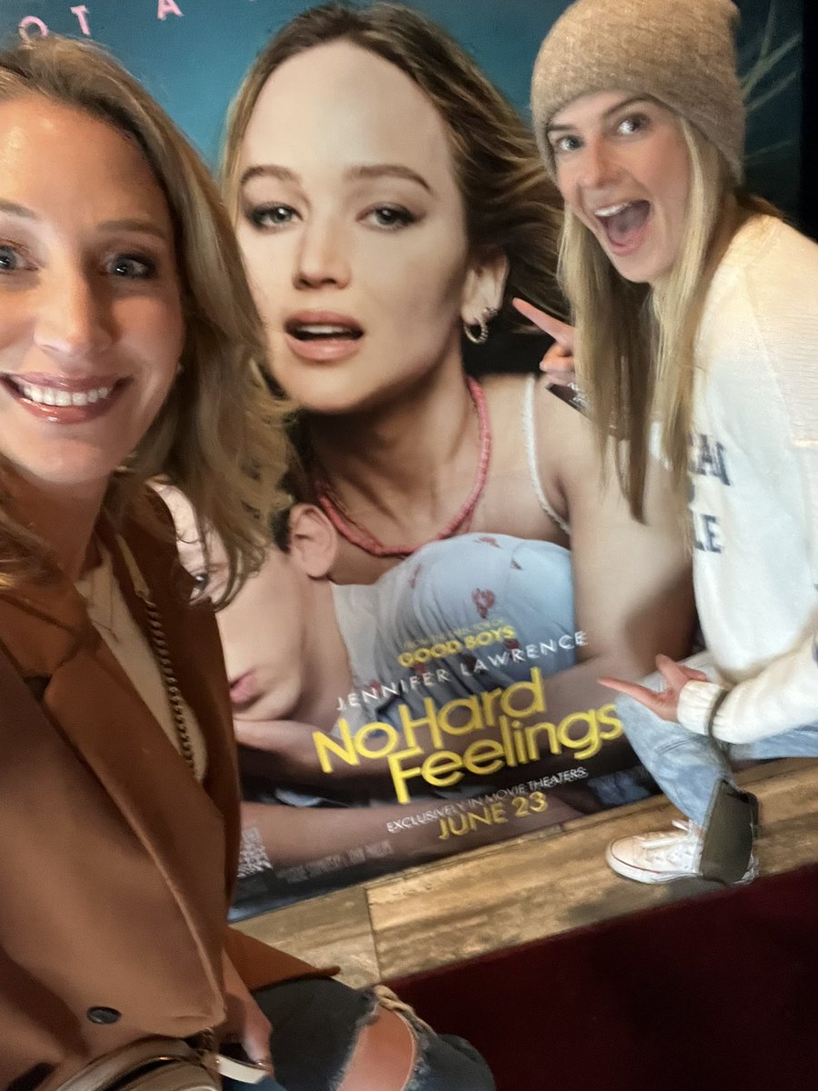 #NoHardFeelings Jen, you’re in an Aussie Blonde sandwich! [pic 3] <a href="/NoHardFeelings/">No Hard Feelings</a> 

Thanks <a href="/SonyPictures/">Sony Pictures</a> for the invite 🎥  (with <a href="/JadeAlbany/">Jade Albany</a>)