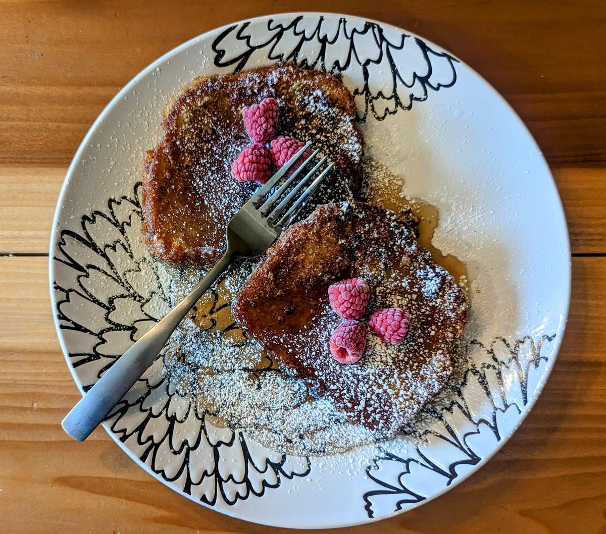 KeriButcher's tweet photo. Breakfast....
#frenchtoast
#breakfast
#raspberries
#syrup
#poweredsugar https://t.co/iGBqzc4Kls