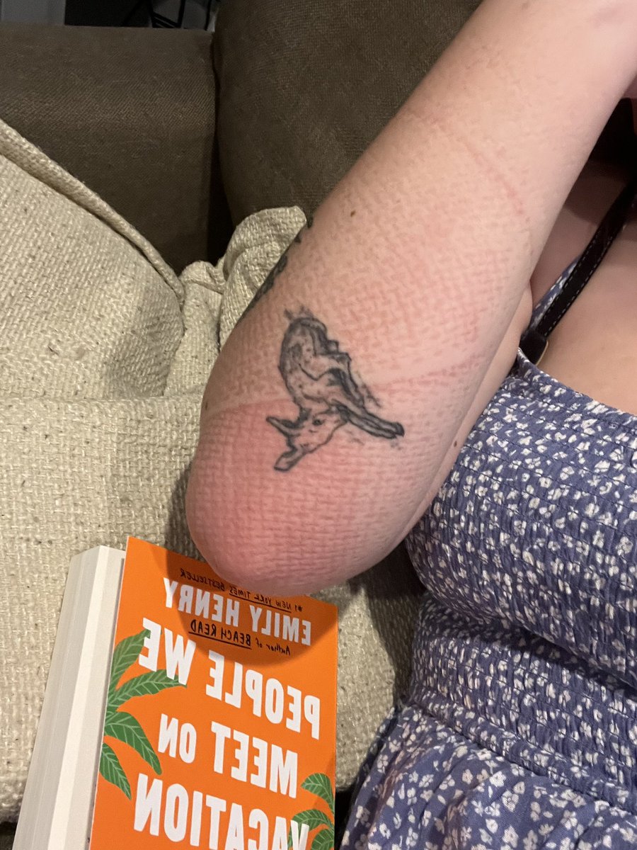 abbycannotread's tweet image. Anyone ever read for so long that your arm looks like this?