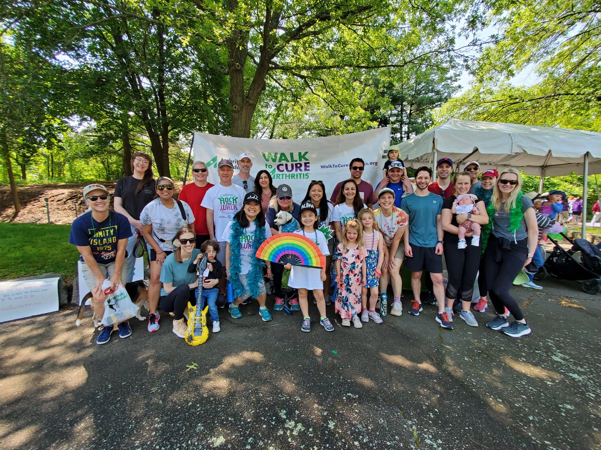 What a great turnout for the #boston #walktocurearthritis Thanks to all the #Arthritis warriors, docs, nurses & kids who joined @MGHrheumatology team to help @ArthritisFdn to champion medical advancements for people fighting arthritis #rheumtwitter #rheumatology @MGH_MSUS