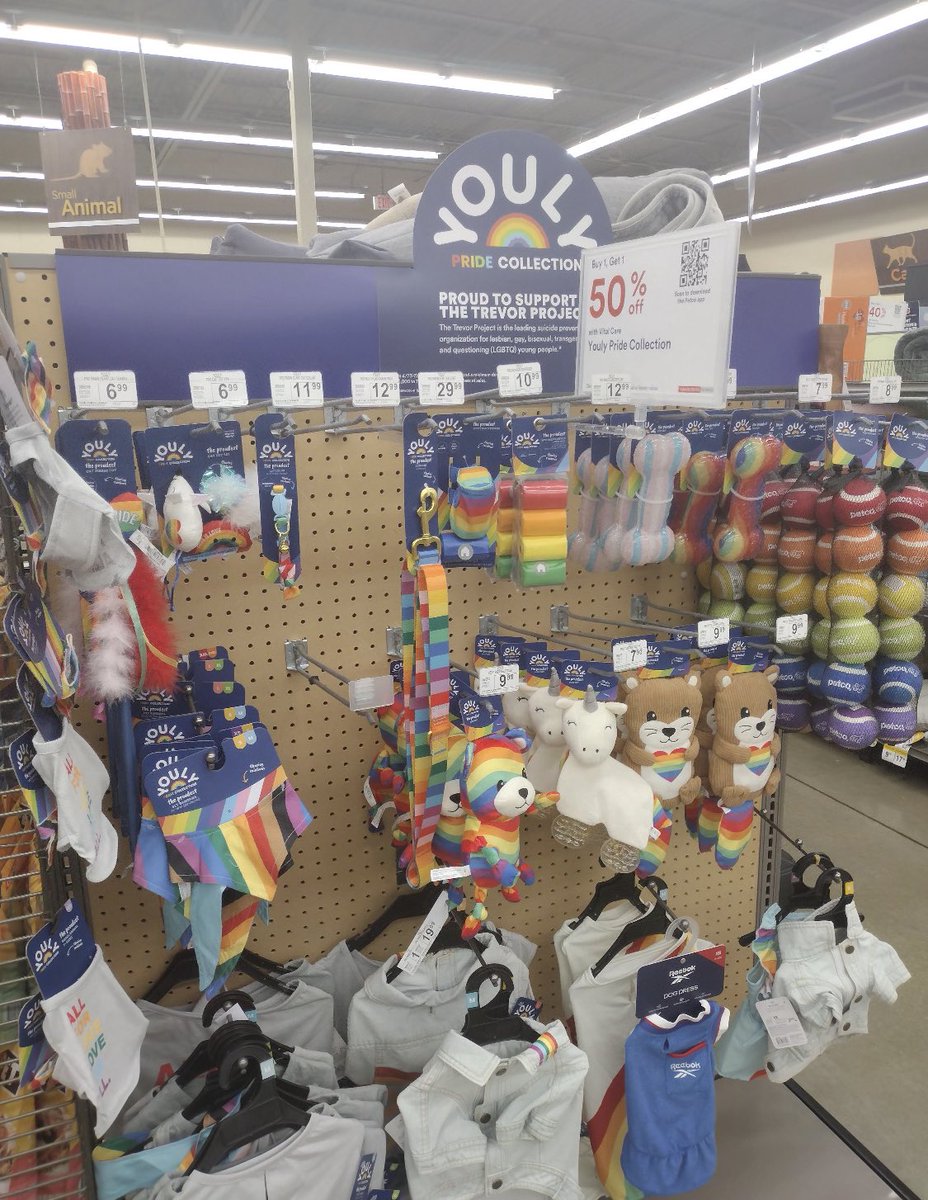 WallStreetMav's tweet photo. Petco is next...
They are turning the fish gay!!!
Tell Kanye.
And they are trying to groom our dogs !!! https://t.co/ayQWULdsJl