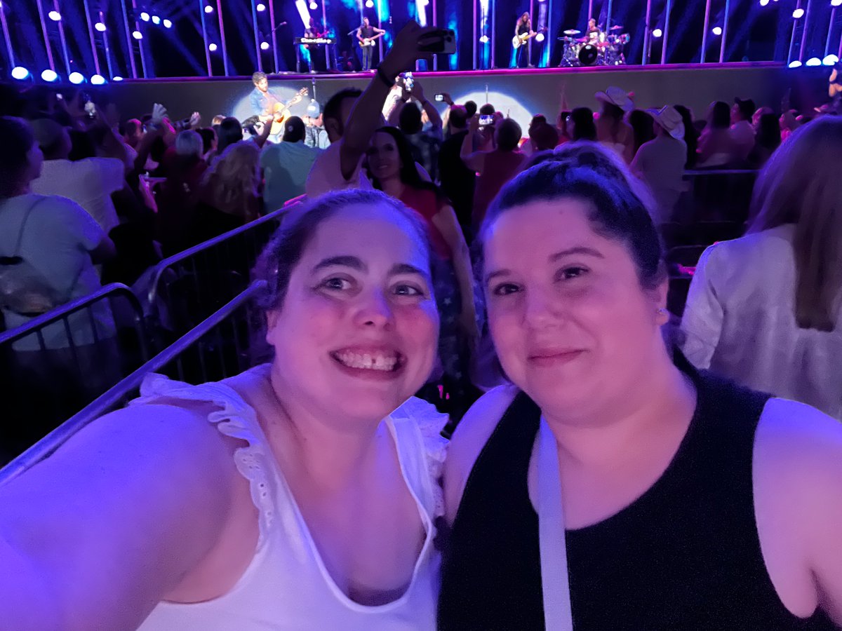 HeatherCaputo's tweet photo. @chevrolet letโs end my bachelorette party with a bang!
#chevycma
#cmafest https://t.co/mDGBfXjv3q