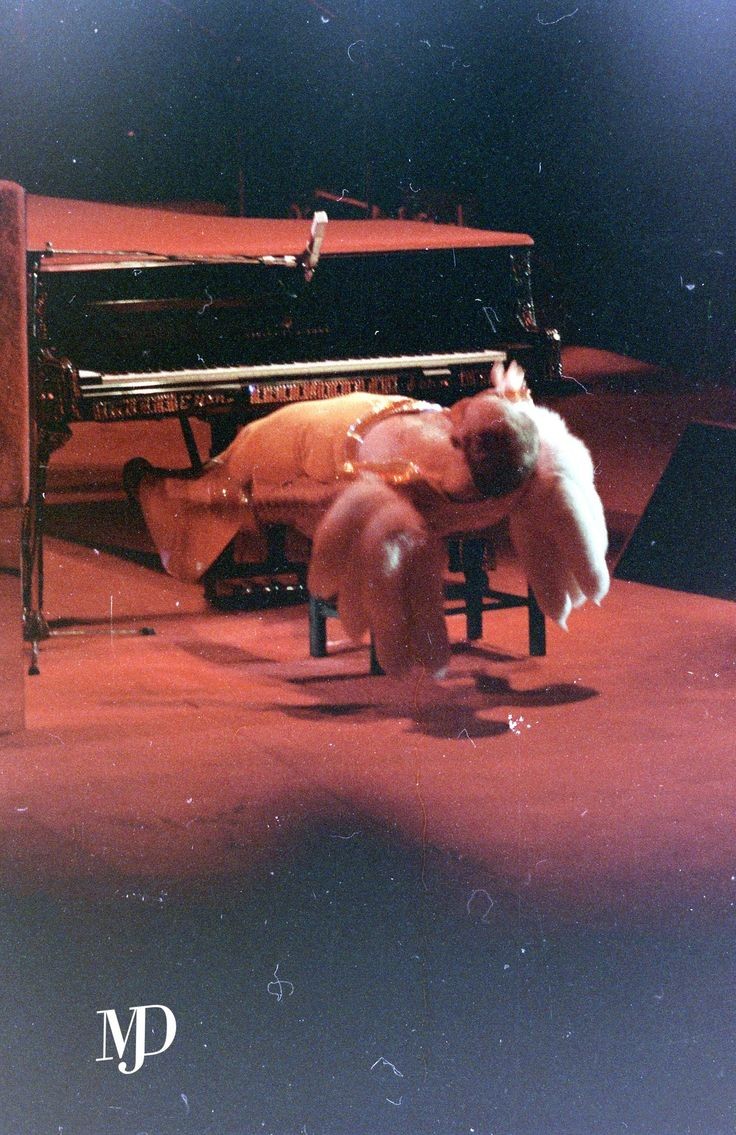 💭 (@thinkeltonjohn) on Twitter photo 