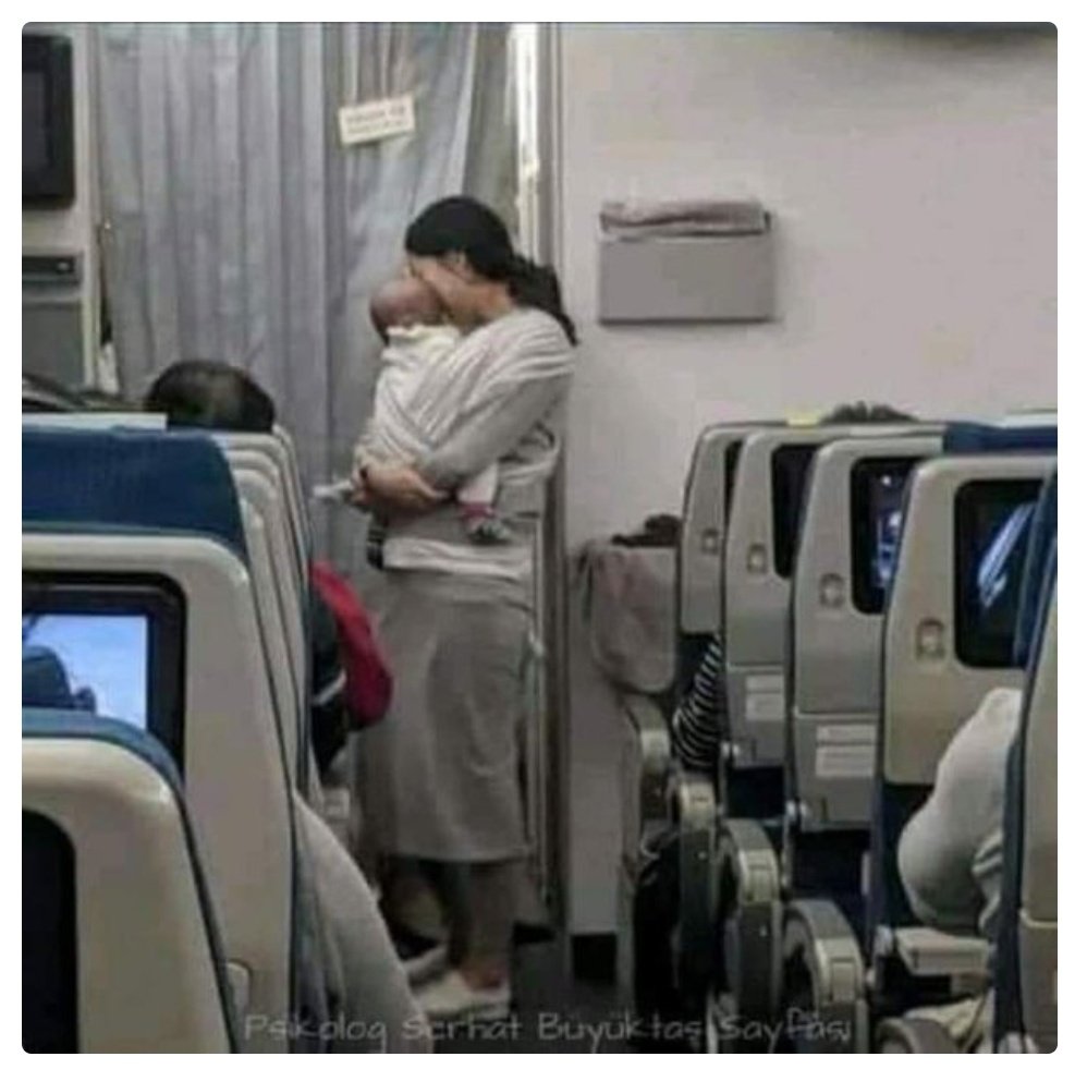 Sesorg ibu terbang dari Seoul, Korea, ke San Francisco, AS selama 10 jam. Ibu ini membagikan kpd lebih dari 200 penumpang di pesawat satu kantong plastik untuk masing² penumpang. Kantong itu berisi permen, permen karet, dan penyumbat telinga sbg bentuk permintaan maaf di depan.