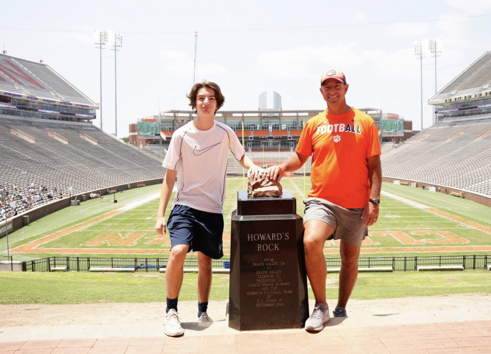 RJFoxx1's tweet photo. Had an amazing weekend at @ClemsonFB three day camp! Got to kick with their current special teams squad and got some good feedback on my game. #GOTIGERS 🐅 https://t.co/I0w9PjKHWs