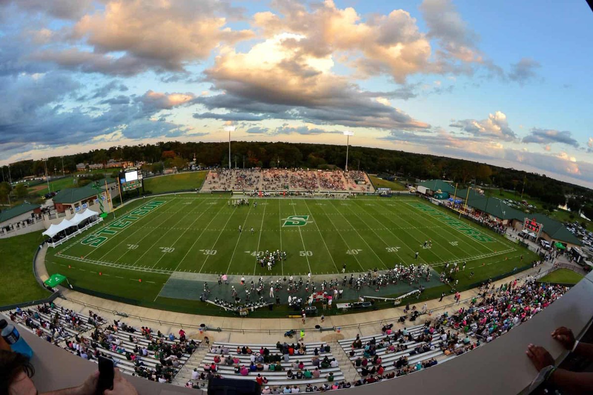 #AGTG after a great conversation with <a href="/CoachEberhardt_/">Jeffrey Eberhardt</a> I’m blessed and excited to receive my first D1 offer from <a href="/StetsonHatters/">Stetson Hatters</a>🟢⚪️ #Gohatters  
<a href="/DentonGuyer_FB/">Denton Guyer Football</a> <a href="/ReedHeim/">Coach Heim</a> <a href="/mike_gallegos16/">Mike Gallegos</a> <a href="/kylekeese/">Kyle Keese</a> <a href="/CoachJoseph979/">Blake Joseph</a> <a href="/coachH2bwill/">Brandon Williams</a> <a href="/DontonioKeshon/">Dontonio Jordan</a> 
<a href="/MikeRoach247/">Mike Roach</a>