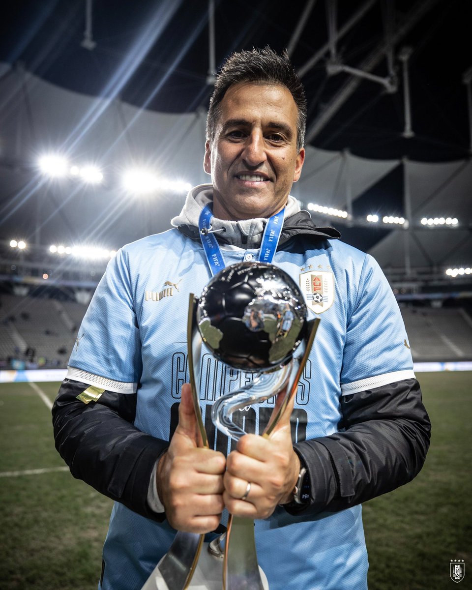 🥁 𝐐𝐮𝐞 𝐝𝐞 𝐥𝐚 𝐦𝐚𝐧𝐨…

Marcelo Broli, respeto. 

#ElEquipoQueNosUne