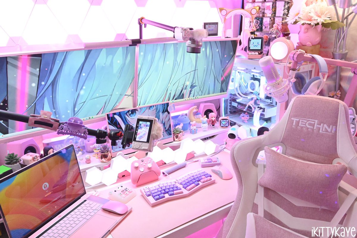 itscozykaye's tweet photo. Behind The Scene ๐๐๐๐๐
#desksetup #desk #deskinspo #deskinspiration #setup #kawaiisetup #kawaii #razerquartz #gamingsetup #pinkgamer #cutegamer #kawaiigamer #contentcreator #cutesetup #gamergirl #kawaiidesk #cutedesk https://t.co/SmoHK2bVZt