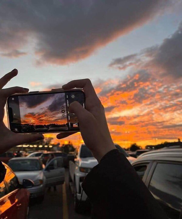 noahdonotcare's tweet image. Me whenever I see a sunset