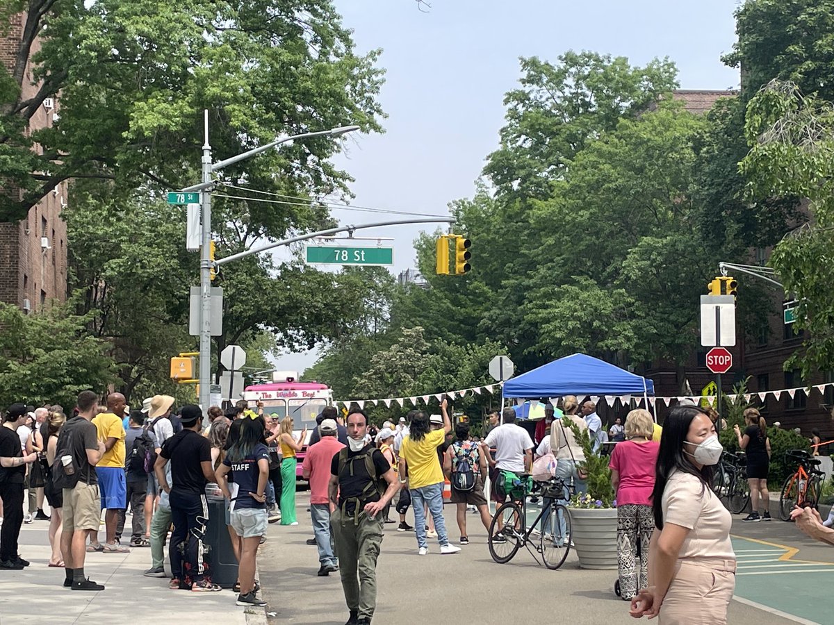 KathyParkPrice's tweet photo. Such great energy and turnout to the #ta50 Block Party today! People of all ages and abilities enjoyed #paseopark @34_ave and celebrated #openstreetsforever and #streetsforpeople! https://t.co/CqWcnwrBDM