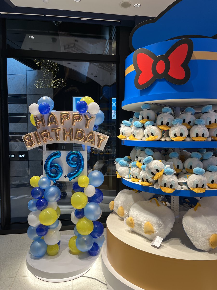 winter_fuyu123's tweet image. この前お友達と浅草に行ってきました🥺
食べ歩きしようと思ってたのに
ガッツリ食べてしまって無理だったけど
ラーメン美味しかったし楽しかったし
オッケー👍🏻👍🏻👍🏻
スカイツリーは曇ってて見えなかった😢

帰りに初めて新宿のディズニーストアに
行ったらドナルドのお誕生日お祝いしてた🎉
#浅草