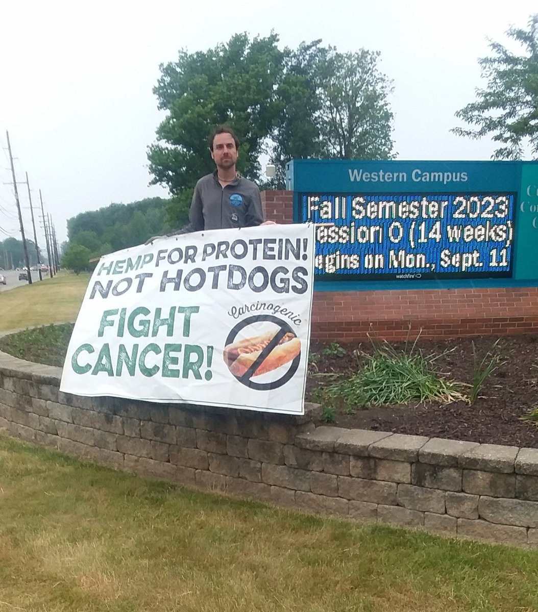 AgProgressUSA's tweet photo. Shame on @CuyahogaCounty Tri-C Parma Campus for hosting 4 days of RibFest, contributing to our demise &amp; the foul factory farms Manure💩😷deadzones! #cleanupCARGILL #ENDfactoryFarming #veganism #tryVegan #plantBased #hempForProtein instead! 
DONT GET COLON CANCER🚫🥓🌭⚠️ https://t.co/mV36FuHdsB