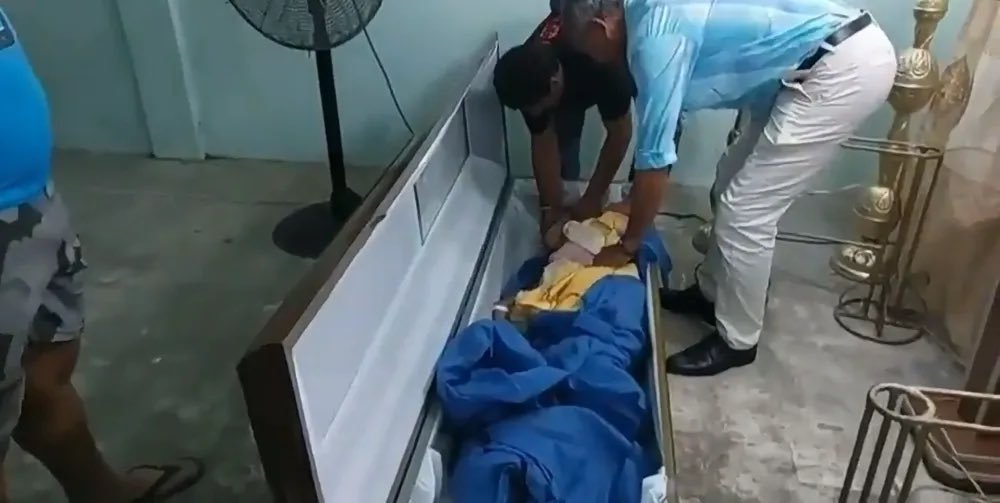 🚨 Idosa de 76 anos acorda 5 horas depois de ser enterrada e dada como morta.

O caso aconteceu no Equador, a senhora permanece em observação médica!