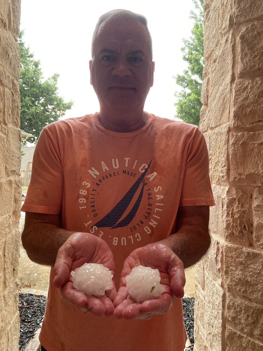 realTyner's tweet photo. Hail in Flower Mound @RickMitchellWX https://t.co/VaR0zIEYPc