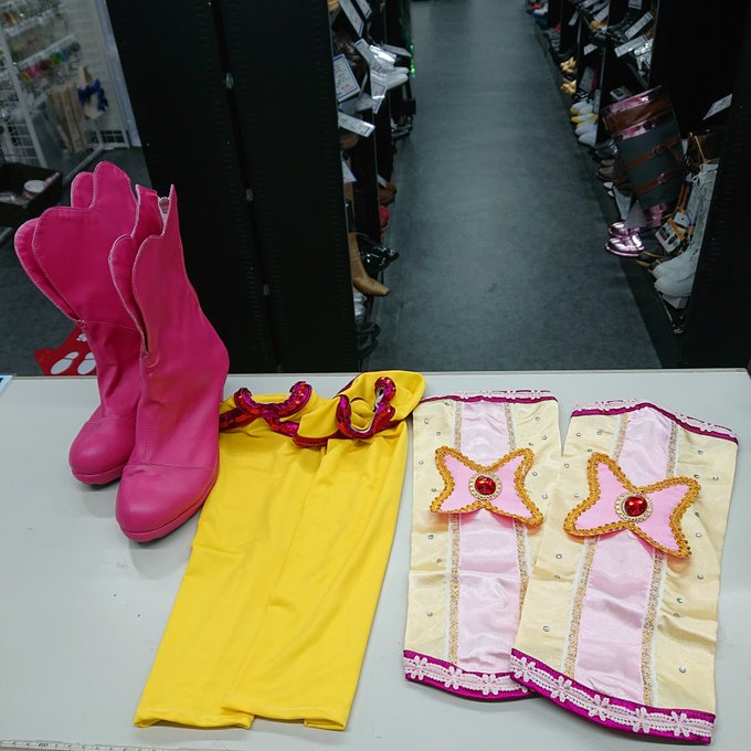 kbooks_cospre's tweet photo. 【入荷情報】
#YESプリキュア5GoGo #キュアドリーム
女性用Mサイズ ブーツ/約23.5cm
※髪リボン、キュアモキャリー欠品
※ 若干難あり
税込7,700円
が入荷致しました！！

キボウノチカラ～オトナプリキュア‘23～も楽しみですね！！

取り置き・取り寄せ→https://t.co/YPiIzQ9BcK
TEL：03-5928-2355 https://t.co/5U4EqDMbJk