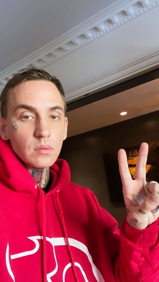 @ZaryaLeftToe dont be homophobic