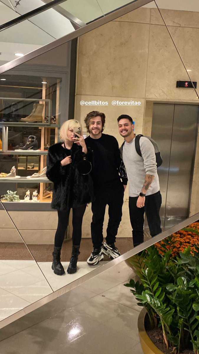 vampiiira_'s tweet photo. LINDOS, PERFEITOS, MARAVILHOSOS!!!
#QSMP #FOREVER #CELLBIT #LORENAORSI https://t.co/ygtZT9RH8J