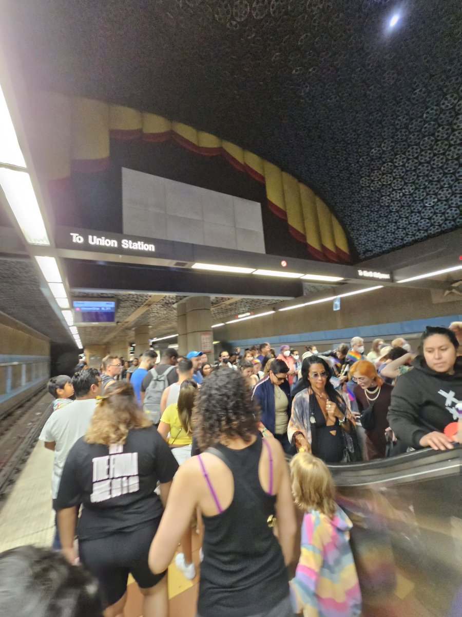 It was absolutely shocking to see that not only was the train packed to the brim, the platforms were almost entirely full during LA Pride. The B (Red) Line still ran only every 15 mins, which only disincentivizes ppl from waiting for the next train

This is incredibly dangerous
