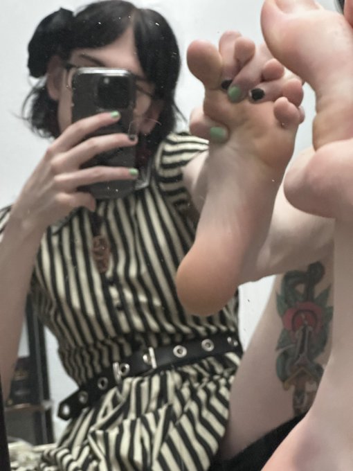 This one goes out to all my foot fans https://t.co/oeSckzCASv<a href="/tag/mvsales"class="tags"><span>#mvsales</span></a><a href="/tag/mvtrans"class="tags"><span>#mvtrans</span></a>