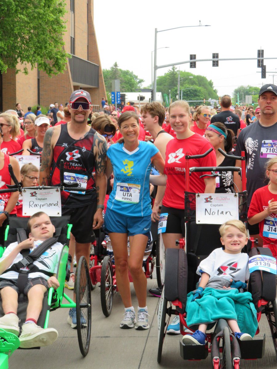 utapippig's tweet image. The @BellinRun festival was filled w. love, laughter💚&amp;amp; light…&amp;amp; a sense of never giving up. The race is back, @myTEAMTRIUMPHwi had 70 Captains &amp;amp; their teams at the start, 1000s ran 5 &amp;amp; 10K. Congrats to all, thank U to the @BellinHealth organizer. @KItweets was 2nd, I ran 49:37🏃🏻‍♀️