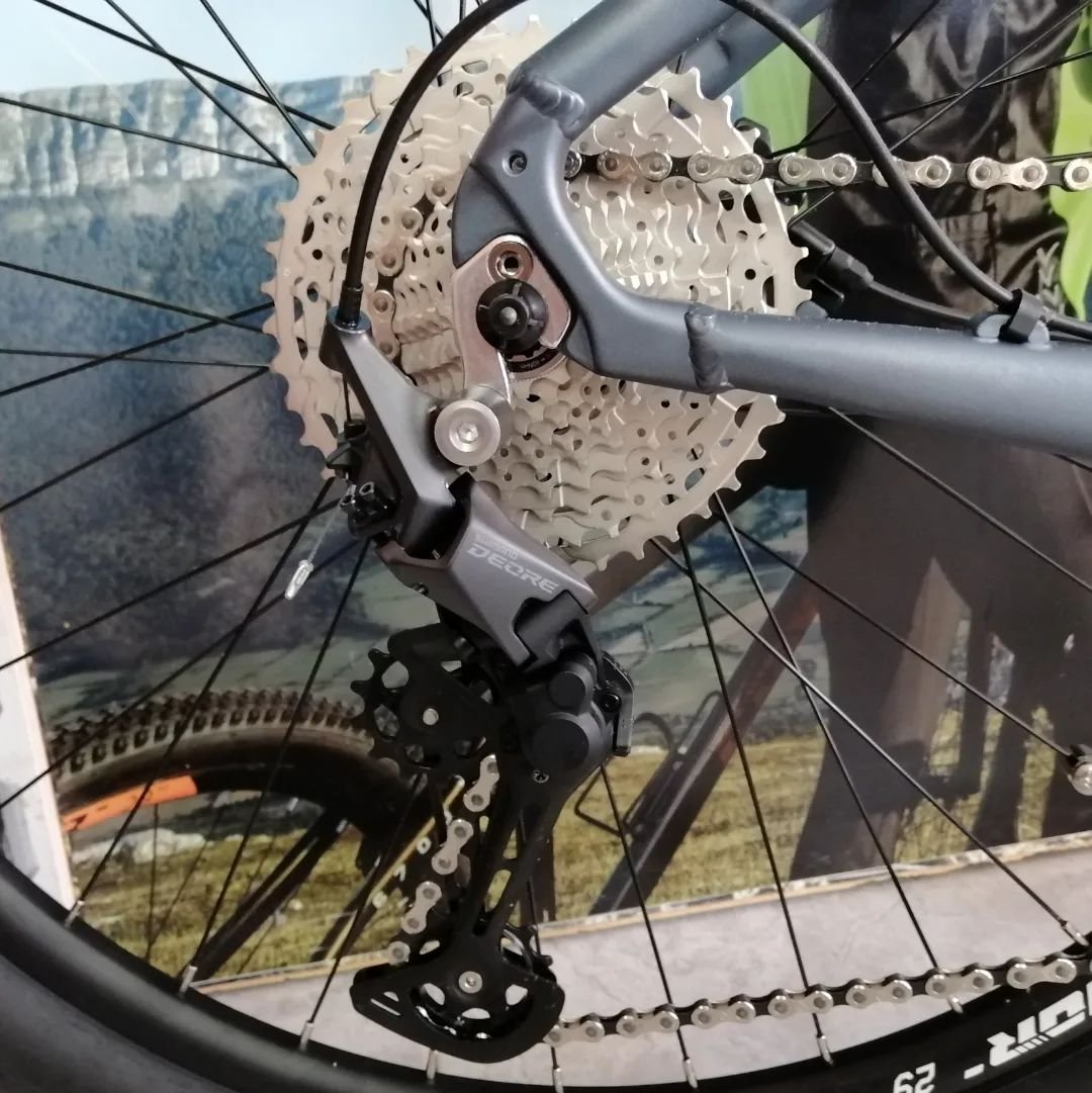 MotoyBiciOrtiz's tweet photo. Conor Borneo.
Bicicleta eléctrica con motor central y cambio Shimano de 11v.
#conor #conorbikes #conorwrc #conorbikesespaña #ebike #ebikestyle https://t.co/VnstkDQola