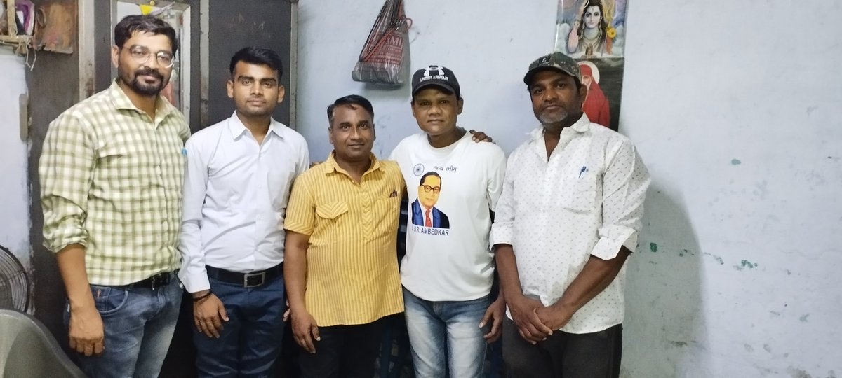 साहब जहा भी जो मिले खा लेते है।
जय मूलनिवासी साथियों