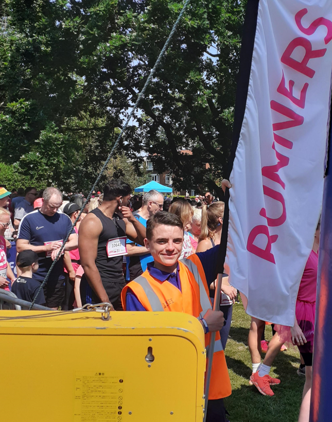 CadetsWMP's tweet photo. Great to meet @andy4wm as he set about the Km. What a way to celebrate your Birthday, such an amazing & worthy cause @raceforlife @CR_UK @StandardLifeUK #1DC & #1SH @cadetsWMP Flying the flags for @raceforlife @CR_UK & #walkers #runners #RFLinYourShoes Well done to you all ๐๐ https://t.co/8srSvtPg3x
