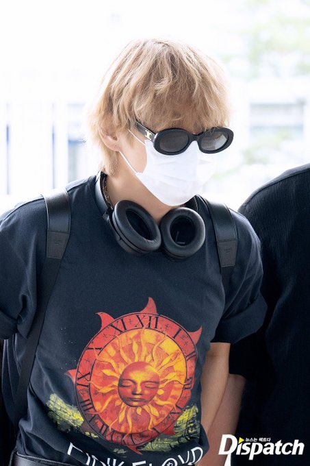 btspicstwt_'s tweet photo. [📸 PHOTOS] 

#V at the ICN airport for overseas schedule (1)

[source: k-media] https://t.co/jM2S0e9Wjf
