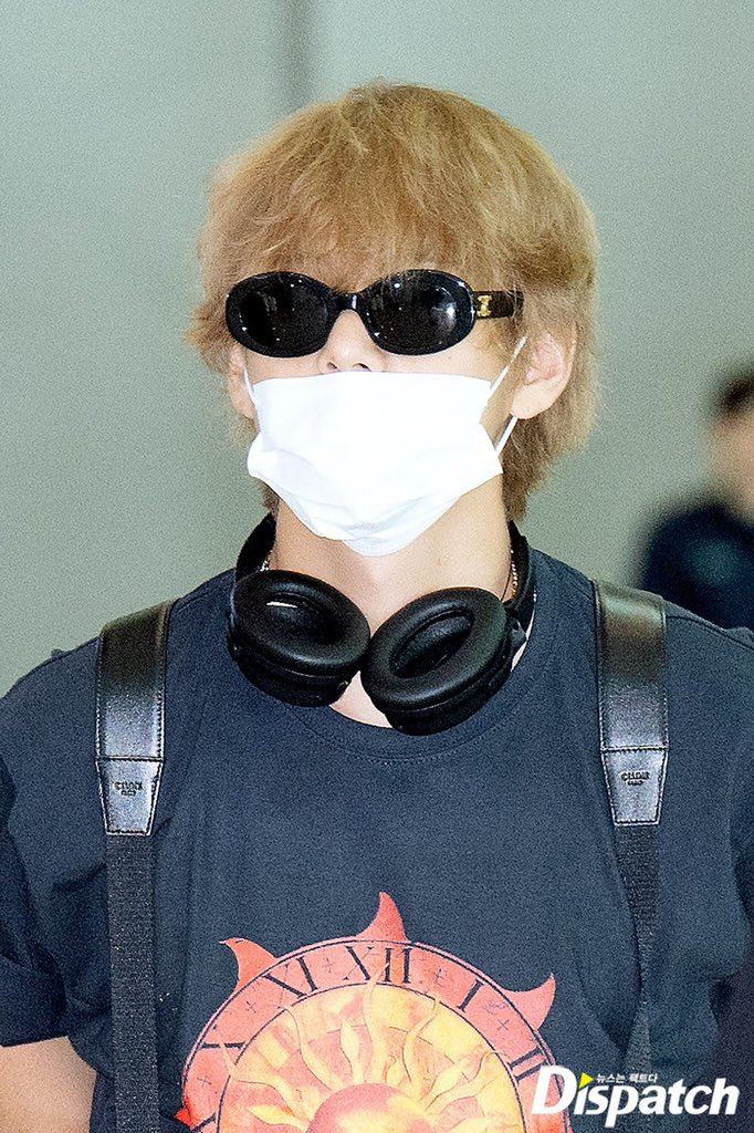 btspicstwt_'s tweet photo. [📸 PHOTOS] 

#V at the ICN airport for overseas schedule (1)

[source: k-media] https://t.co/jM2S0e9Wjf