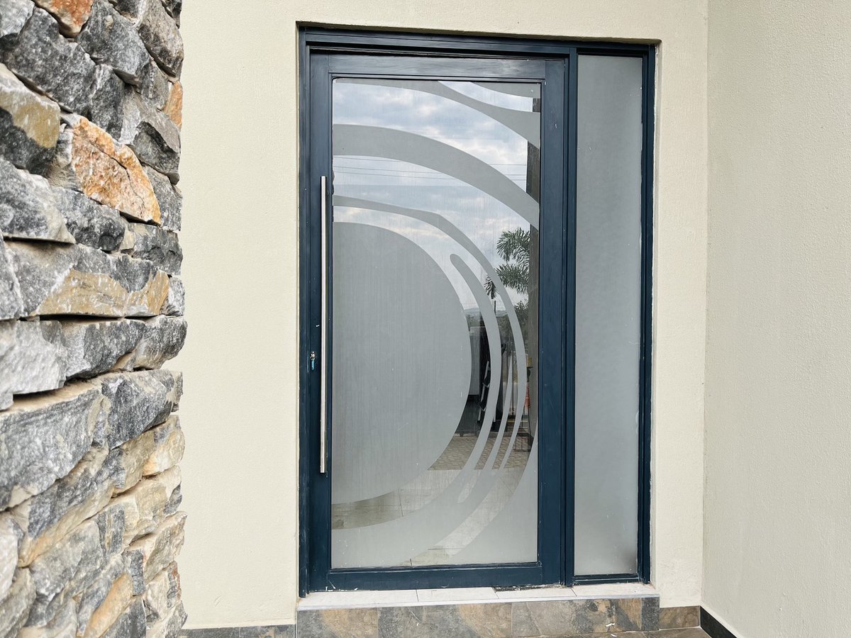 DrawnMak_Zm's tweet image. Say goodbye to plain windows and hello to stylish designs. Vinyl frosting is perfect for any glass surface, providing both functionality and style. 
#windowfrosting #vinyl #vinylfrosting #homedecor #officefrosting 
drawnmak.com
info.drawnmak.com
+260 96 2895694