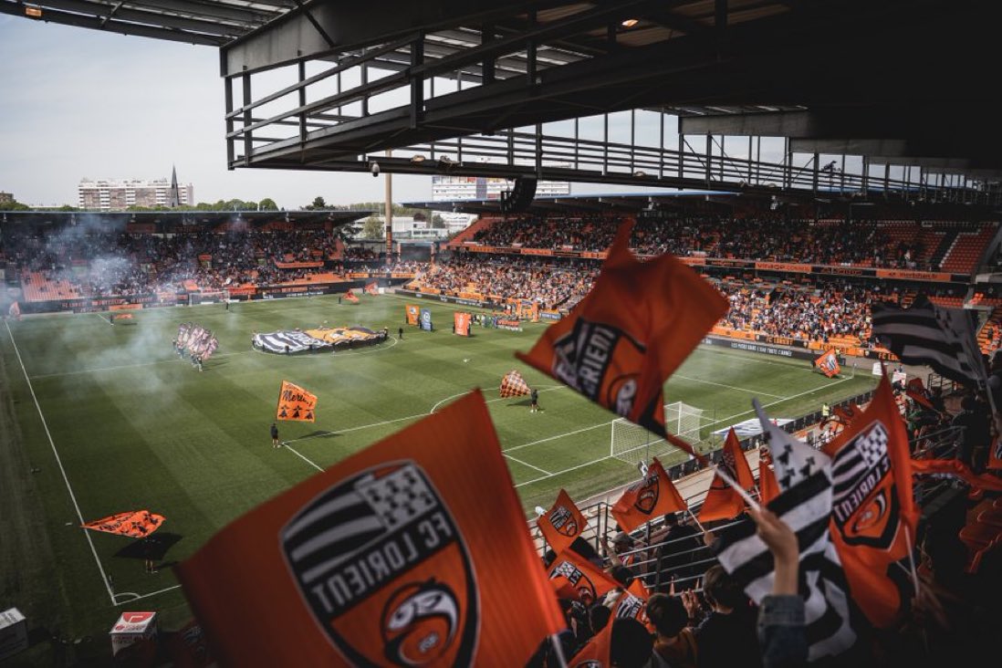 💥 La Ligue 1 a battu les records d'affluence en 2022/23 ! 

🙌 𝟵,𝟬𝟱𝙈 de spectateurs cumulés
📊 𝟮𝟯.𝟴𝟭𝟱/match en moyenne
📈 +𝟭𝟲% en un an
🔥 𝟲𝟱.𝟴𝟵𝟰 fans pour OM 🆚 PSG
🏟️ 𝟮𝟬 stades 

📸 #FCLorient | #FanManagement