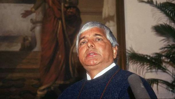 महिलाओं को माहवारी आती है। महीने में एक बार। जबरदस्त ब्लीडिंग होती है। कुछ महिलाओं को तो इतनी दिक्कत होती है कि 2 दिन बेड पकड़ लेती हैं। 
कम से कम पुरुष, लड़के अपनी माँ बहन की इस समस्या को सीरियसली नहीं लेते।
लालू प्रसाद जब मुख्यमंत्री बने तो उन्होंने नौकरी करने वाली लड़कियों के