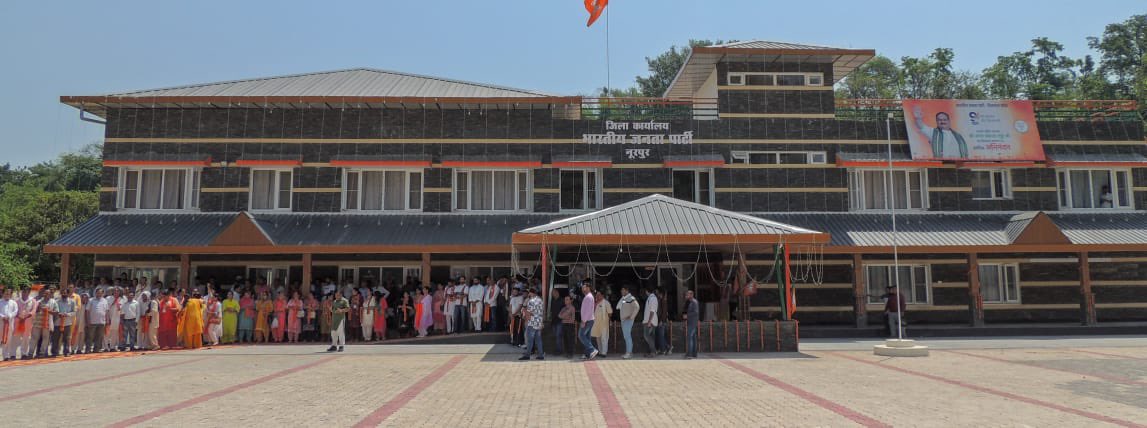 jairamthakurbjp's tweet photo. भाजपा राष्ट्रीय अध्यक्ष श्री जगत प्रकाश नड्डा जी के कर-कमलों द्वारा आज भाजपा संगठनात्मक जिला नूरपुर के कार्यालय का लोकार्पण किया गया।

अध्यक्ष जी का हार्दिक अभिनंदन और पार्टी के समस्त साथियों को विशेष बधाई।

इस मौके पर केंद्रीय मंत्री अनुराग ठाकुर जी सहित पार्टी के अन्य वरिष्ठ पदाधिकारीगण भी उपस्थित रहे।