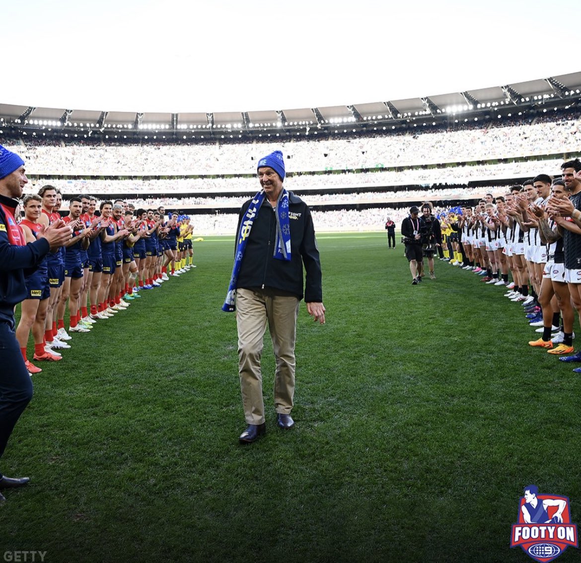 phitchener9's tweet photo. Neale Daniher’s guard of honour…  #bigfreezeattheg #ninenews #tonightat6 https://t.co/X6WsVoeKob