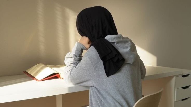 4 مصادر إذا بتداوم عليهم بشكل يومي بتهكر اللغة الإنجليزية في وقت قصير 🕑