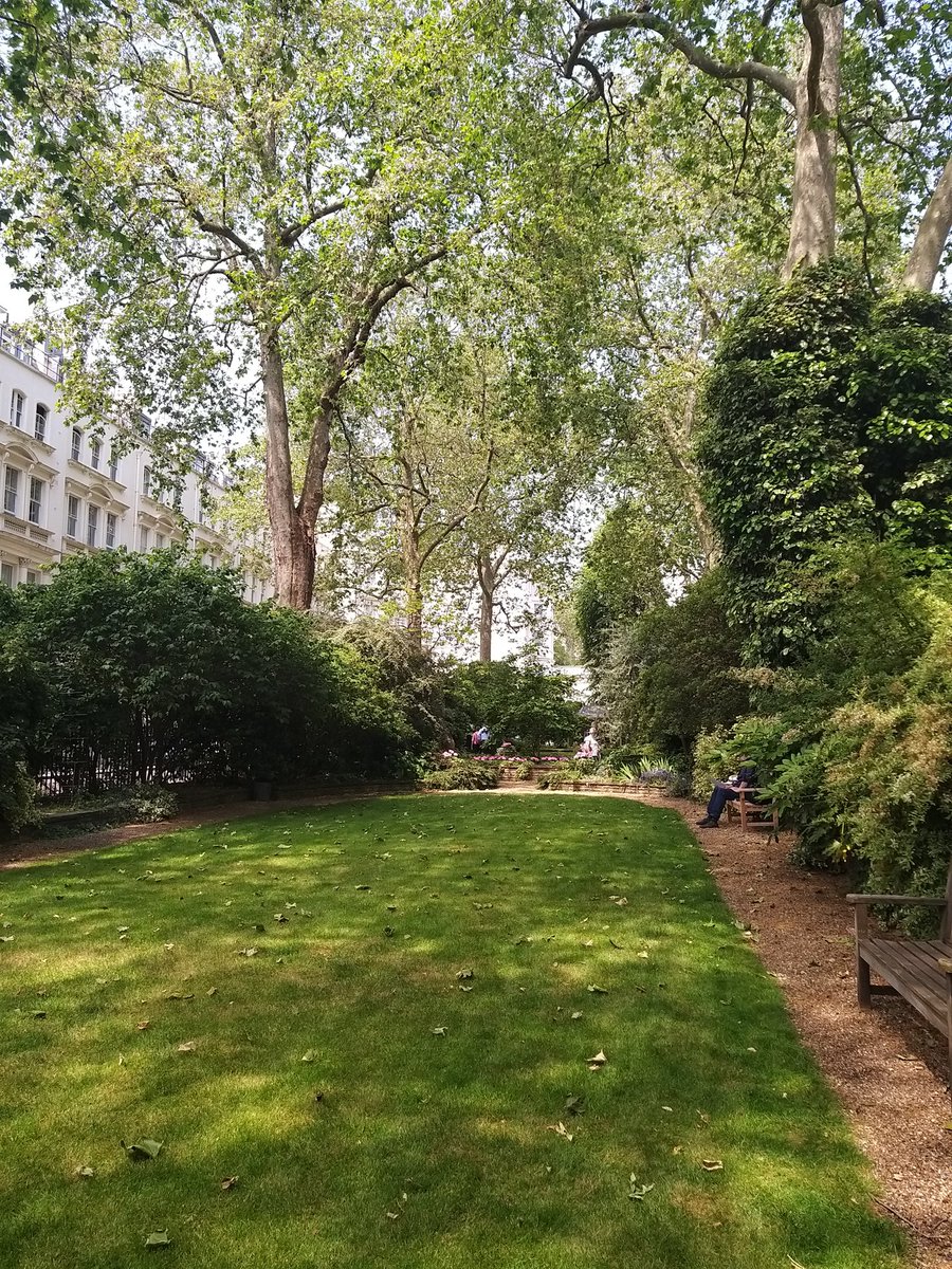 broadsgirl's tweet photo. Onto Rutland Gate Garden, a small intimate garden in a very quiet part of #Knightsbridge
Hard to imagine the army requisitioned the surrounding buildings during WW2 & the garden was the dumping ground for materials from nearby bombed out houses
#LOG23 https://t.co/rLi4HGgURm
