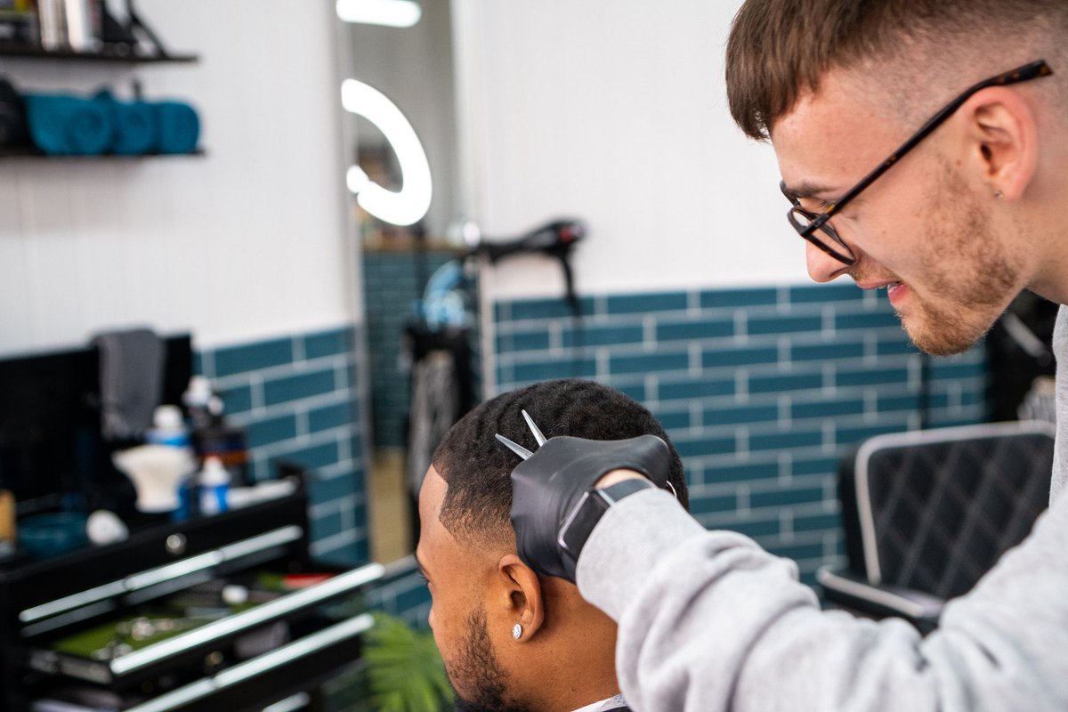 CmcBarber's tweet photo. 📍Cmcbarbers - BEXHILL, 64 Sackville Road, TN39 3JE
🚶‍♂️Walk ins available, Thursday - Saturday
🕴@cmcbarber @barberuttley @joecxstle_barber 
📞 01424 258951
ℹ️ https://t.co/IAelT7bk9r
👨‍💼 We are hiring! - please send your C.V to cmc-barber@hotmail.co.uk https://t.co/EALQnbY8yY