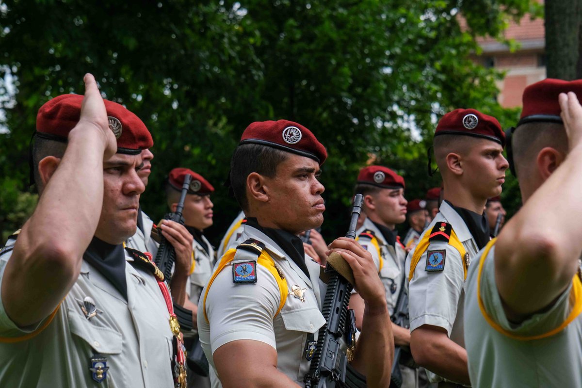 17eRGP's tweet image. La saison des passations de commandement a débuté au #17RGP avec la #PASSCOM de la 3e compagnie de combat.
Après 2 ans à la tête des "jaunes", le CNE Antonin a transmis le commandement au CNE Lucas lors d'une belle cérémonie au jardin du conseil départemental du Tarn-et-Garonne.