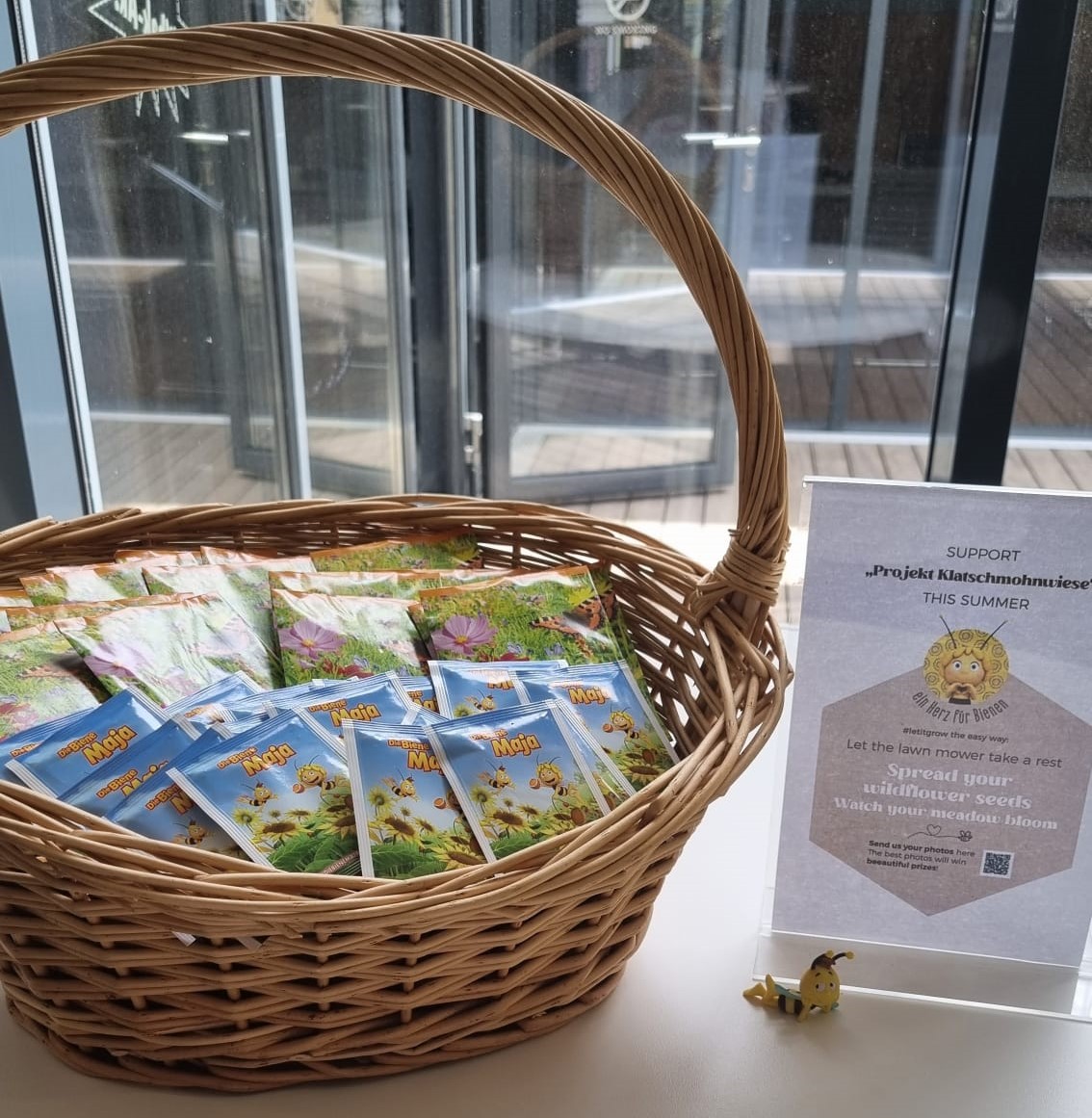 Supporting Maya the bee in her Projekt Klatschmohnwiese! 🐝 We #letitgrow by sowing wildflowers on our HQ rooftop terrace and in our own gardens, areas and balconies! #naturaldiversity and lifestock is vital for bees and other insects. Find more info here: diebienemaja-bienenschutz.de