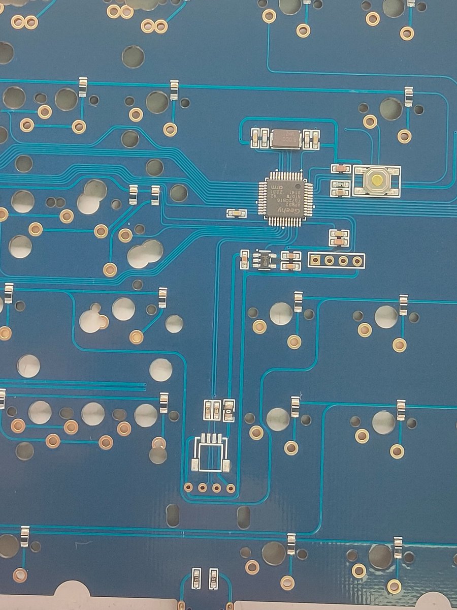 pcb_Johnny's tweet photo. Blue solder mask + black core FR-4 PCB https://t.co/JsGJh3EyJo