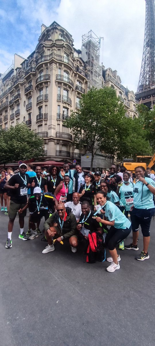 Assoiffe's tweet image. La @adidas10kParis avec la team @CslTraining93 , le frero @sicka93 hier c'était doux quand même.🔥🔥🔥 T'étais où @RossiL__ ? #adidas10k