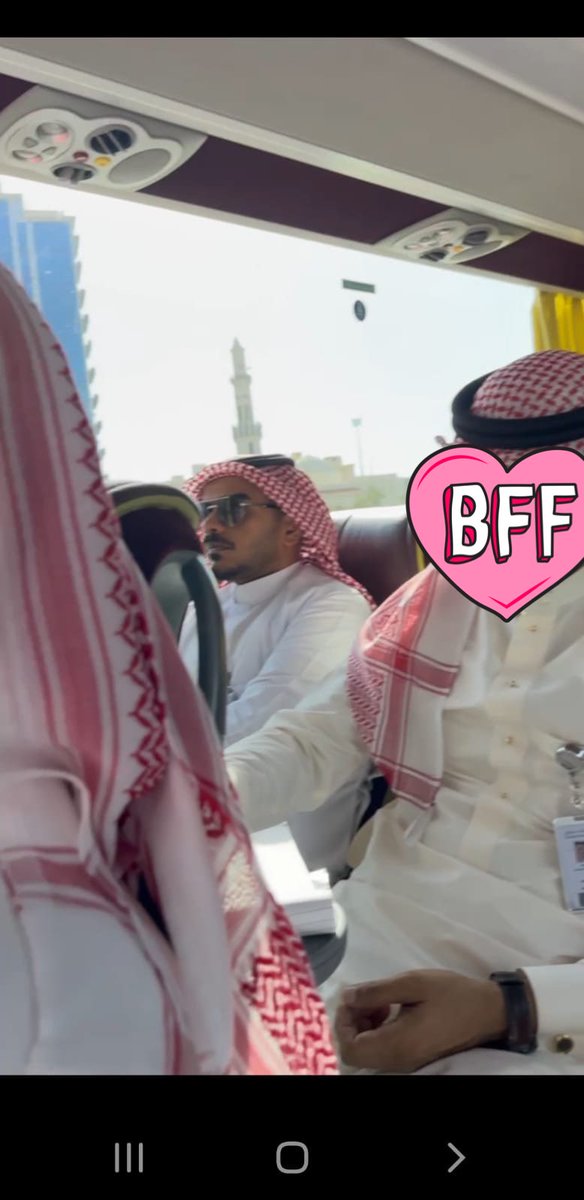 "التمسْ لي العذر إن صادفتني شاحب الوجه
إن راسلتني ولم أُجبك
إن اتصلت ولم أرُد،
قد أكون مُنهكاً وغير قادر على فعل شيء،
التمس لي عذراً إن لم أبتسم في وجهك،
إن مررتُ بقربك ولم أركْ،
قد أكون في عالم آخر أنت لا تعلم عنه شيئاً "!