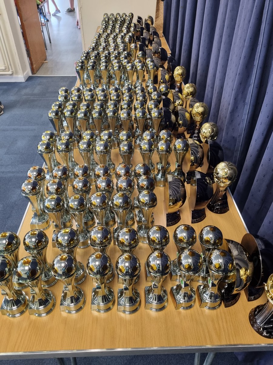🏆 What a day! A fantastic end of season Presentation Day yesterday. 46 teams celebrated, so many team trophies won, hundreds of kids receiving awards & a great celebration of so many wonderful volunteers. Some club. ❤️🖤 #mjfdc #OneLoveOneClub #TogetherWeCan @kickitout