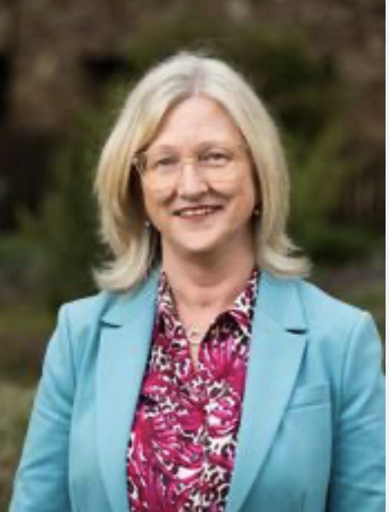 Congratulations to our brilliant Dean, Prof @GunnJane on being appointed Officer of the Order of Australia for distinguished service to medical admin in leadership roles, to tertiary education and research, and to the community. Honoured and proud to work with you @UniMelbMDHS.