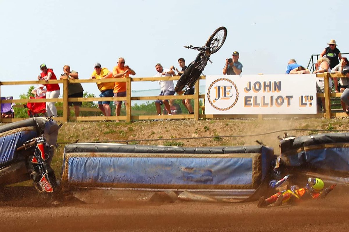 Spotted at Speedway tweet media