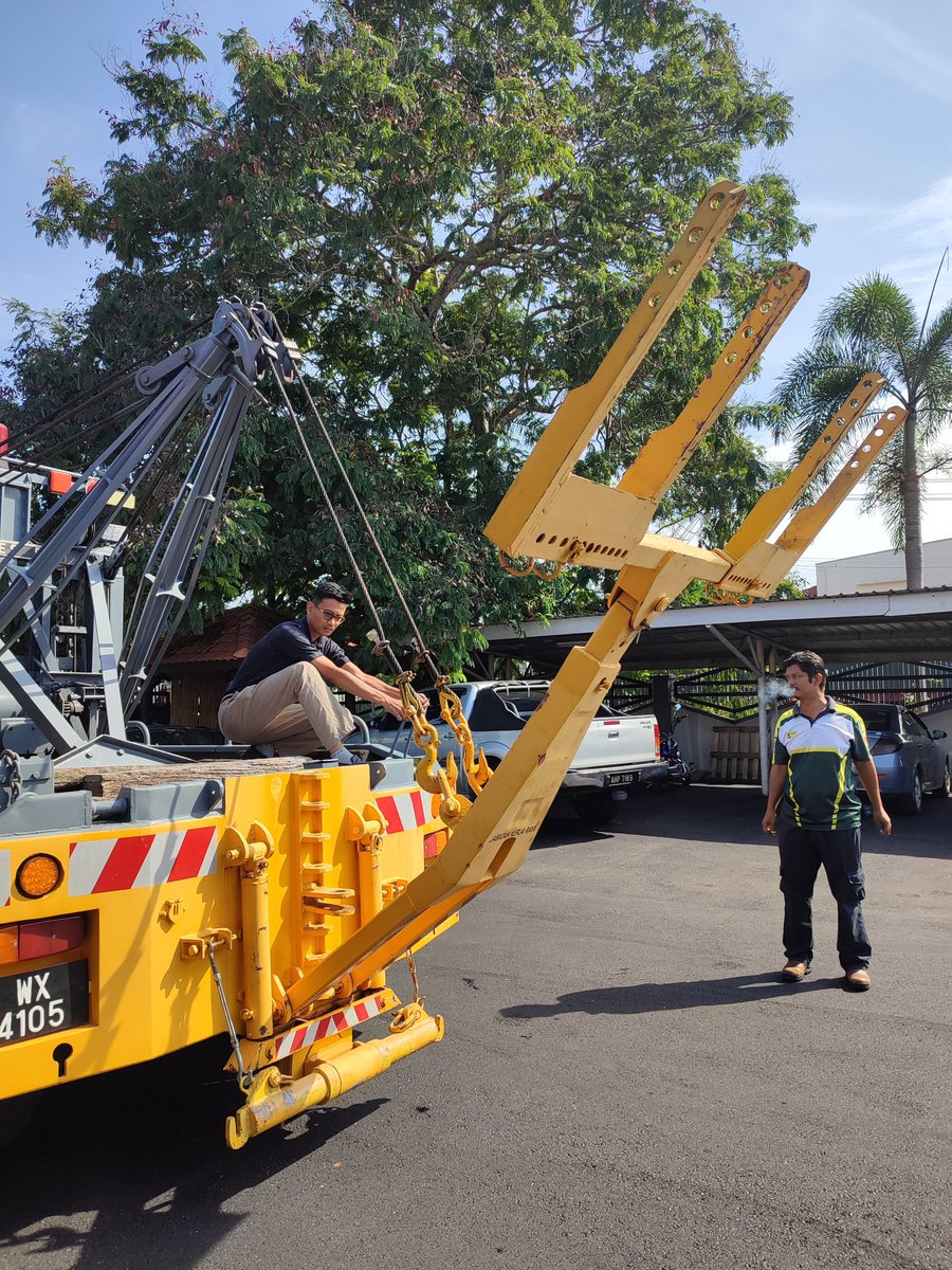 danialjkrckm's tweet photo. RABU : 7/6/2023

- Membantu Encik Ali menunda kenderaan JKR Elektrik yg mengalami masalah clutch

@EnCiK_JM1 
@JKRCKMKedah 
#internfebjun2023
#ckmkedah https://t.co/ayXMmuqaMq